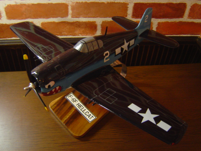 1/32 F−6F HELLCAT（グラマン） 戦闘機 ソリッドモデル 木製航空機模型