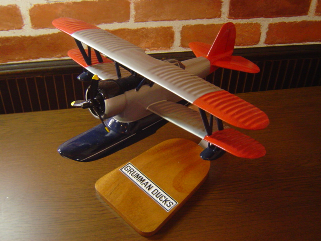 1/24 J2F-6 DUCK （グラマン) 水上機 ソリッドモデル木製航空機模型