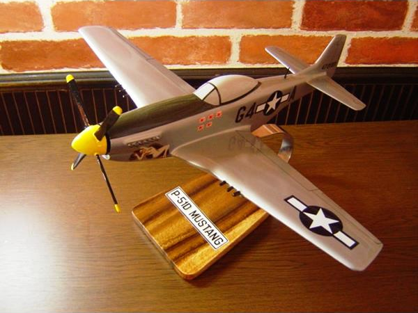 1/24 P−51D MUSTANG（ノースアメリカン） ソリッドモデル 木製航空機模型