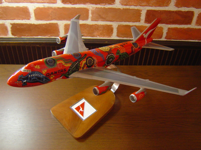 1/144 B747-400 カンタス航空 Wunala Dreaming(ボーイング) ソリッドモデル木製航空機模型