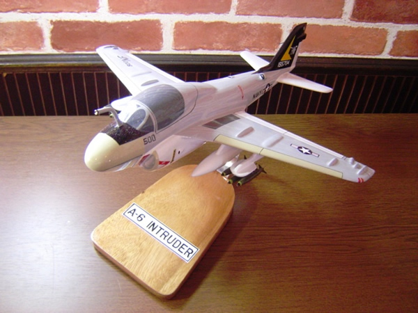 1/46 A−6 INTRUDER（グラマン）米海軍攻撃機ソリッドモデル木製航空機模型
