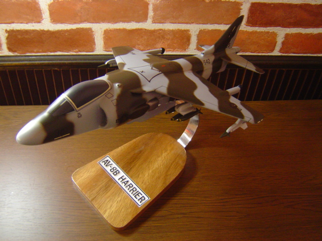 1/40 AV-8B HARRIER（ボーイング）攻撃機 ソリッドモデル木製航空機模型