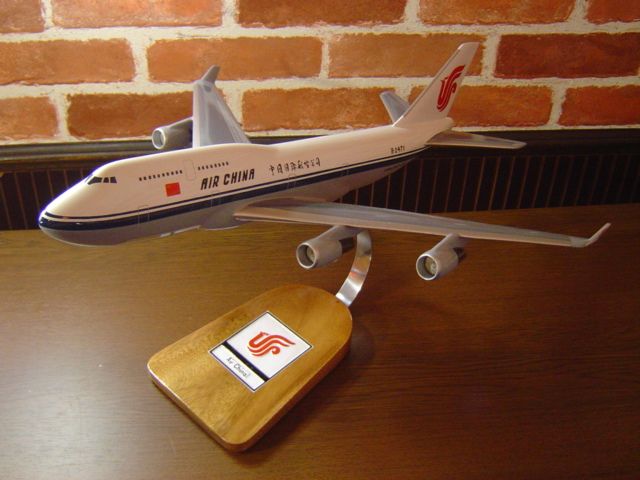 1/144 B747-400 中国国際航空(ボーイング) ソリッドモデル木製航空機模型